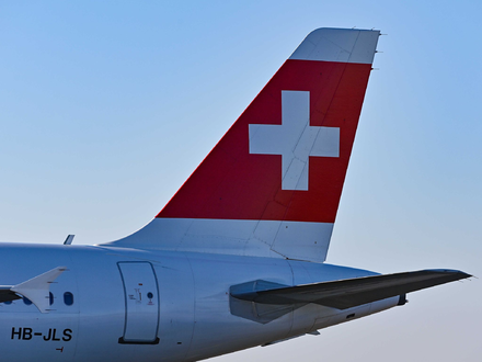 Das Flugzeug musste wegen Rauchs in der Kabine in der österreichischen Stadt Graz landen. (Archivbild) - Foto: Patrick Pleul/dpa-Zentralbild/dpa