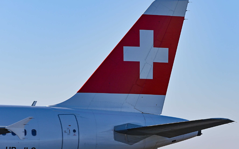 Das Flugzeug musste wegen Rauchs in der Kabine in der österreichischen Stadt Graz landen. (Archivbild) - Foto: Patrick Pleul/dpa-Zentralbild/dpa Das Flugzeug musste wegen Rauchs in der Kabine in der österreichischen Stadt Graz landen. (Archivbild) - Foto: Patrick Pleul/dpa-Zentralbild/dpa