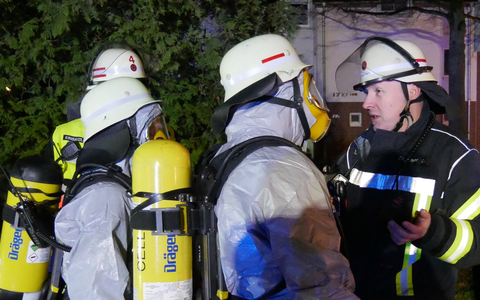 FW Celle: Unbekannte Flüssigkeit in Wohngebäude ausgetreten - Foto: presseportal.de