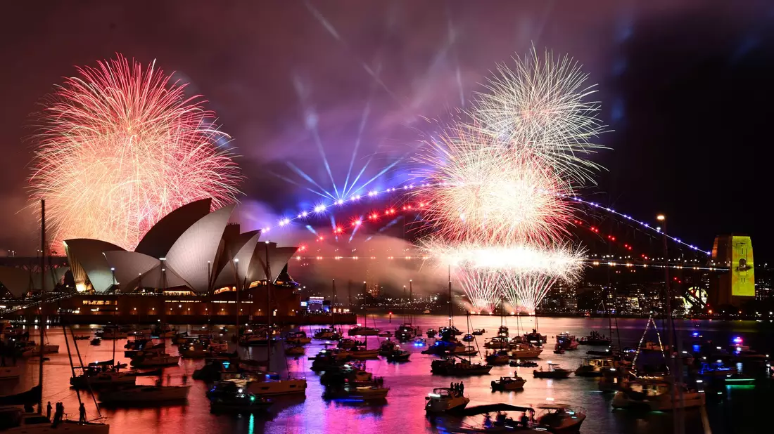 Das Feuerwerk über dem Hafen von Sydney ist weltbekannt (Archivbild). - Bild: Dan Himbrechts/AAP Image/AP/dpa