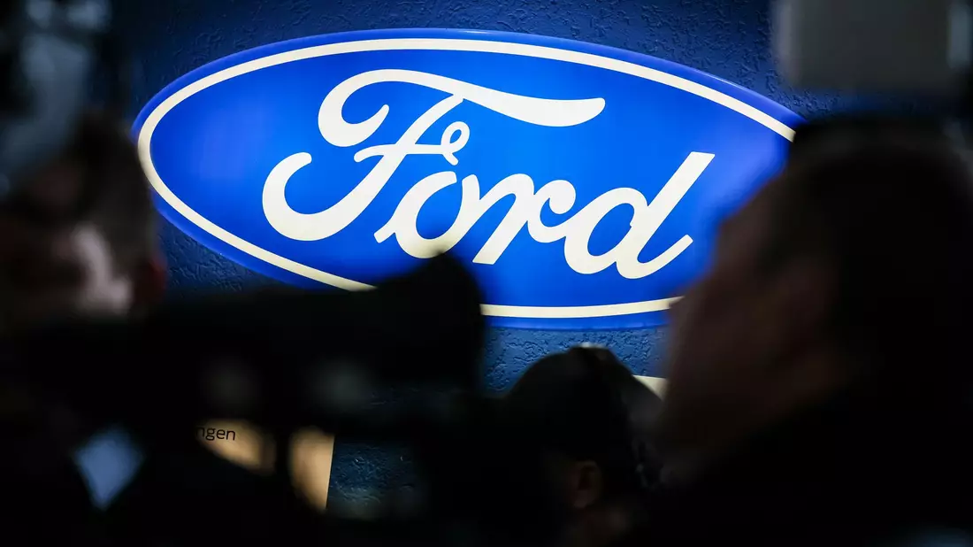 Der X-Kanal von Ford wurde offenbar kurzzeitig von Fremden bespielt. (Archivbild) - Bild: Christoph Reichwein/dpa