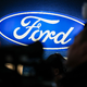 Das Ford-Logo im strahlenden Blau. Die Gegenwart sieht düster aus bei Ford Deutschland. - Foto: Christoph Reichwein/dpa