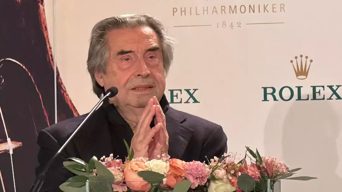 Der Italiener Riccardo Muti wird zum siebten Mail das Neujahrskonzert aus Wien dirigieren. (Archivfoto)  - Bild: Matthias Röder/dpa