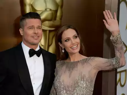 Nach mehr als acht Jahren sind die Papiere nun endlich unterzeichnet: Brad Pitt und Angelina Jolie gehen offiziell als geschieden ins neue Jahr. (Archivbild) - Foto: Mike Nelson/EPA/dpa