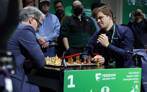 Magnus Carlsen trat zur Blitzschach-WM doch an, in Jeans. - Foto: Seshadri Sukumar/ZUMA Press Wire/dpa