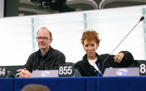 «So günstig war Schwarzfahren nie», sagt Ex-«Titanic»-Chef Sonneborn. - Foto: Philipp von Ditfurth/dpa «So günstig war Schwarzfahren nie», sagt Ex-«Titanic»-Chef Sonneborn. - Foto: Philipp von Ditfurth/dpa