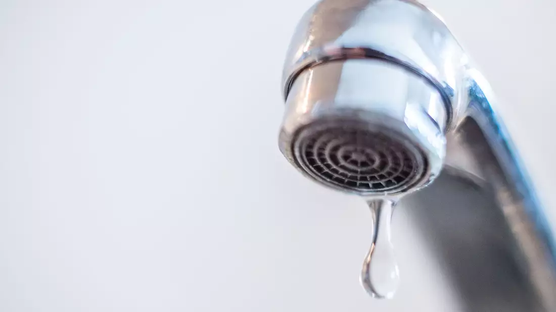 In Teilen Berlins ist das Wasser ausgefallen (Symbolbild).  - Bild: Lino Mirgeler/dpa