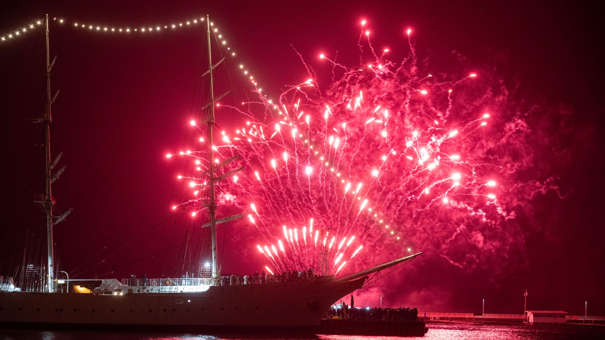 Schon weit vor Mitternacht gab es vielerorts in Deutschland ein Feuerwerk. - Foto: Stefan Sauer/dpa