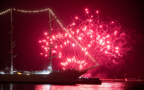 Schon weit vor Mitternacht gab es vielerorts in Deutschland ein Feuerwerk. - Foto: Stefan Sauer/dpa
