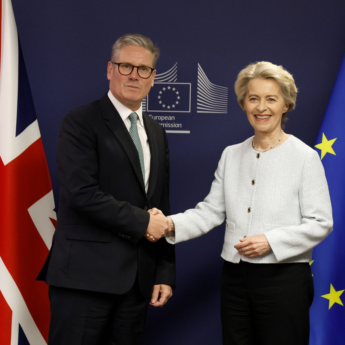 Seit dem Amtsantritt des sozialdemokratischen Premierministers Keir Starmer im Juli hat sich der Ton zwischen Brüssel und London deutlich verbessert. (Archivbild) - Foto: Omar Havana/AP/dpa