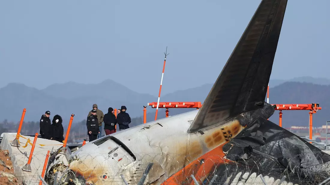 Die Maschine mit 181 Menschen an Bord war am Sonntag bei der Landung verunglückt.  - Bild: Uncredited/YONHAP/AP/dpa