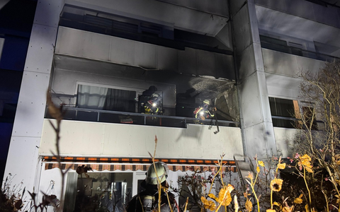 FW Norderstedt: Silvesterbilanz der Feuerwehr Norderstedt: 22 Einsätze - Balkonbrand in der Mittelstraße droht auf Wohnung überzugreifen - Foto: presseportal.de