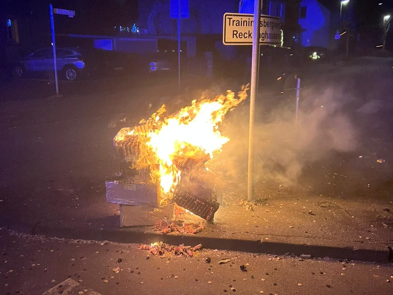 FW-RE: Silvesterbilanz zum Jahreswechsel 2024/2025: Kleinbrände nach dem Jahreswechsel, keine größeren Brandereignisse, Rettungsdienst im Dauereinsatz - Foto: presseportal.de