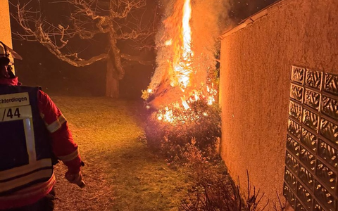 FW LK Esslingen: FW LK Esslingen: In der Silvesternacht zu 45 EinsĂ€tzen ausgerĂŒckt - Foto: presseportal.de FW LK Esslingen: FW LK Esslingen: In der Silvesternacht zu 45 EinsĂ€tzen ausgerĂŒckt - Foto: presseportal.de