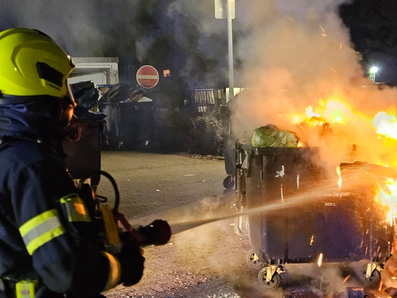 FW Bergheim: Silvesterbilanz der Feuerwehr Bergheim Drei Feuer an Gebäuden und mehrere Kleinbrände - Foto: presseportal.de
