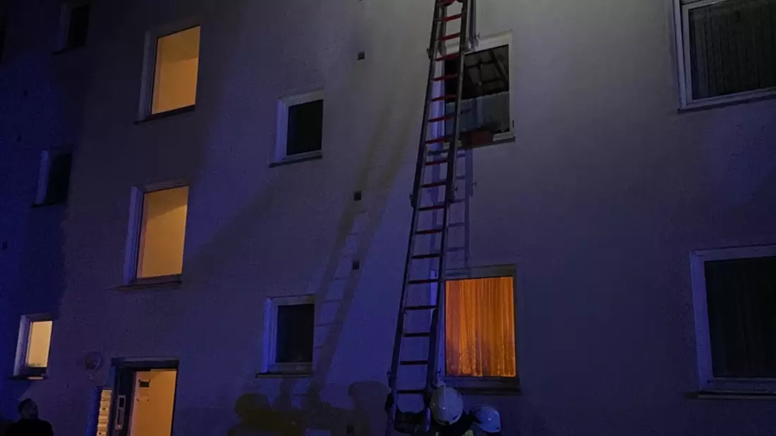 FW Lehrte: Eingeklemmtes Kind im ICE befreit - Stadtfeuerwehr Lehrte verzeichnet 11 Einsätze zum Jahreswechsel - Bild: presseportal.de