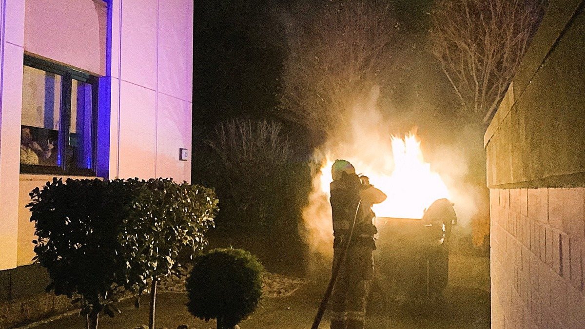 FW-GE: Silvester Bilanz der Feuerwehr Gelsenkirchen 2024 - Foto: presseportal.de