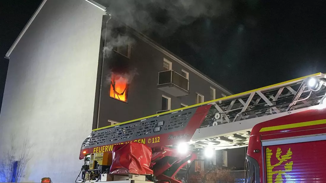 FW Hagen: Fazit zu Silvester 2024/25, erhöhtes Einsatzaufkommen im Rettungsdienst und 14 Brandeinsätze. - Bild: presseportal.de