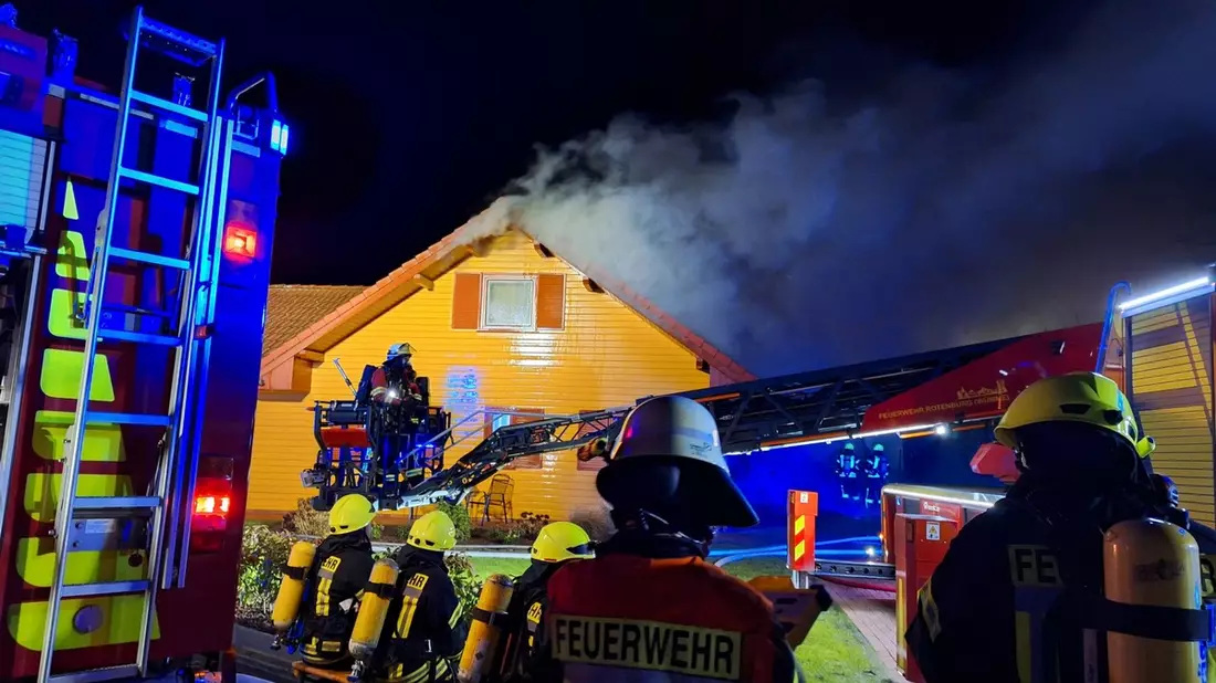 FW-ROW: Wohnhaus fängt am Neujahrsmorgen Feuer - Bild: presseportal.de