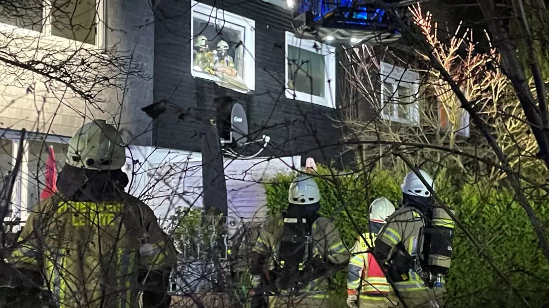 FW Lehrte: Eine verletzte Person bei Gebäudebrand - Bild: presseportal.de