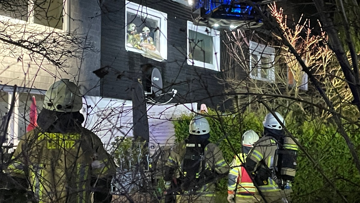 FW Lehrte: Eine verletzte Person bei Gebäudebrand - Foto: presseportal.de