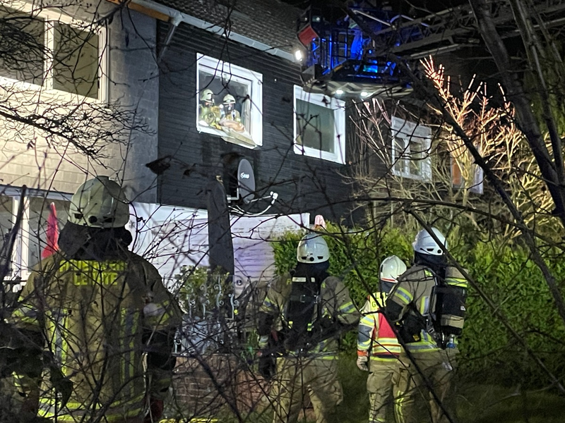 FW Lehrte: Eine verletzte Person bei Gebäudebrand - Foto: presseportal.de