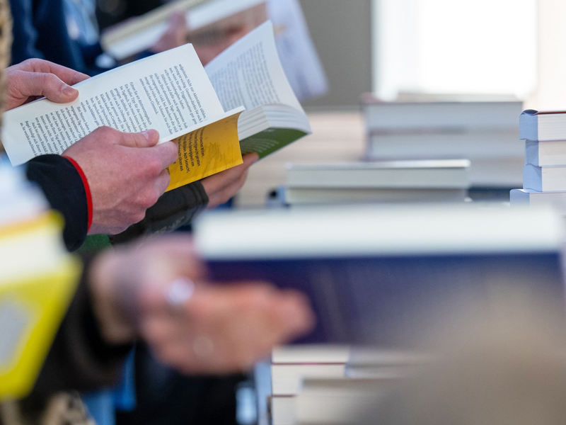 Was ein Bestseller wird, soll bald eine KI vorhersagen. (Archivbild) - Foto: Hendrik Schmidt/dpa