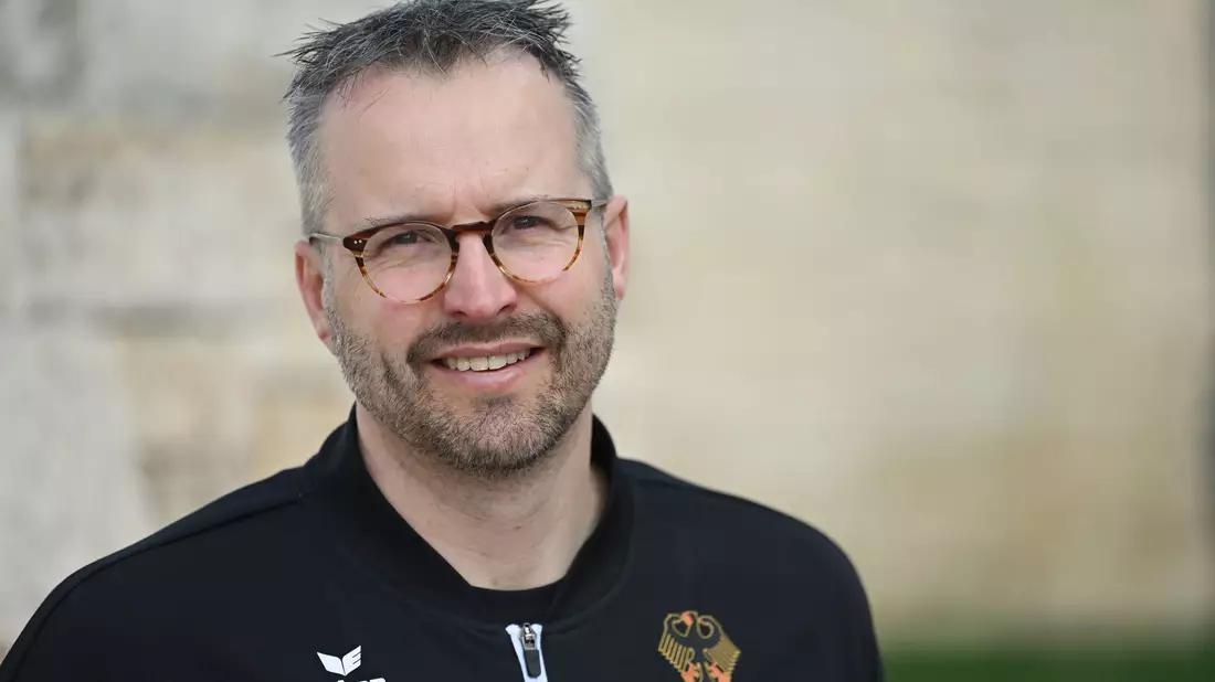 Der Cheftrainer Gerben Wiersma wird nun Trainingseinsätze in Stuttgart absolvieren. (Archivbild) - Bild: Marijan Murat/dpa