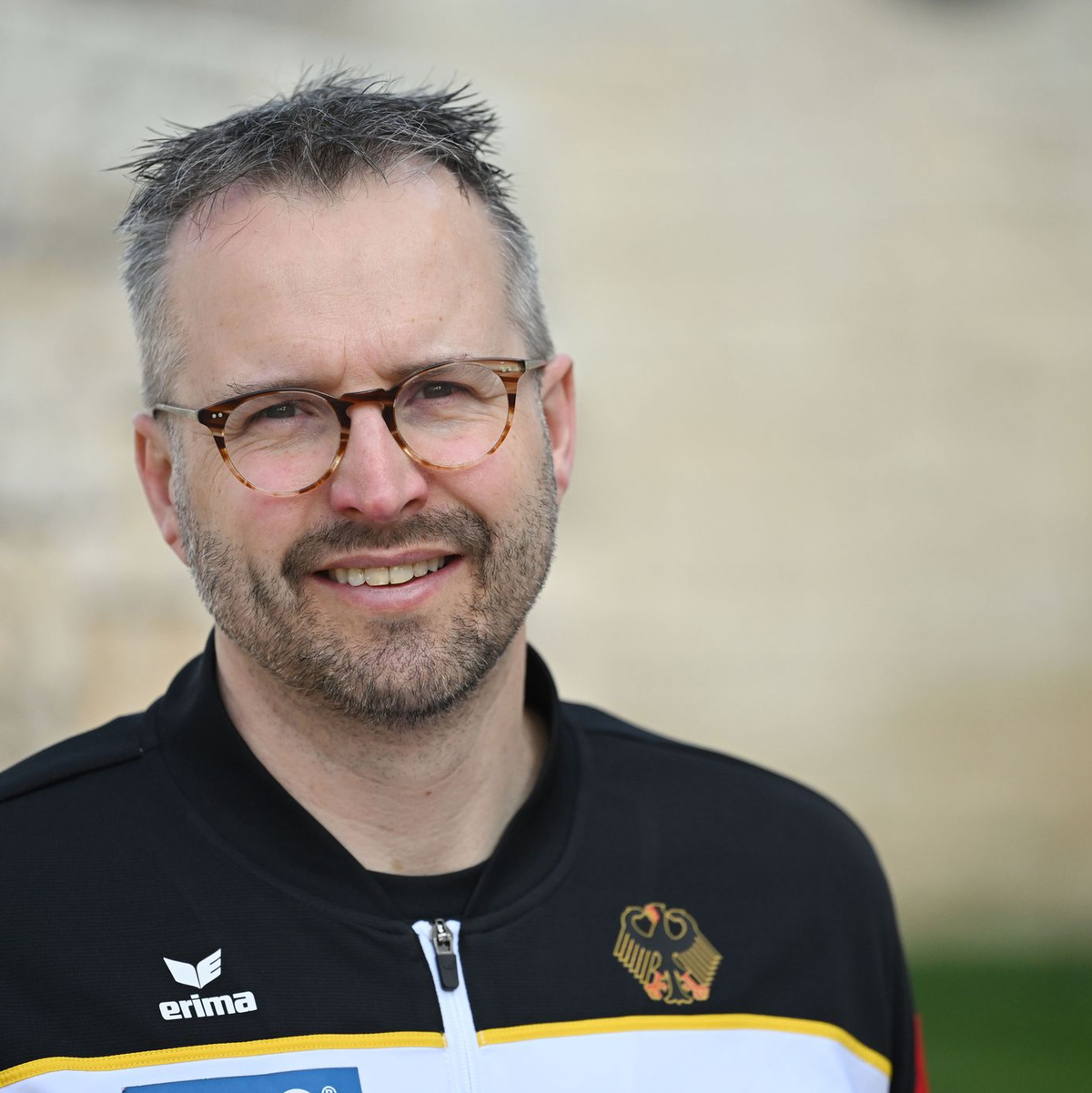 Der Cheftrainer Gerben Wiersma wird nun Trainingseinsätze in Stuttgart absolvieren. (Archivbild) - Foto: Marijan Murat/dpa