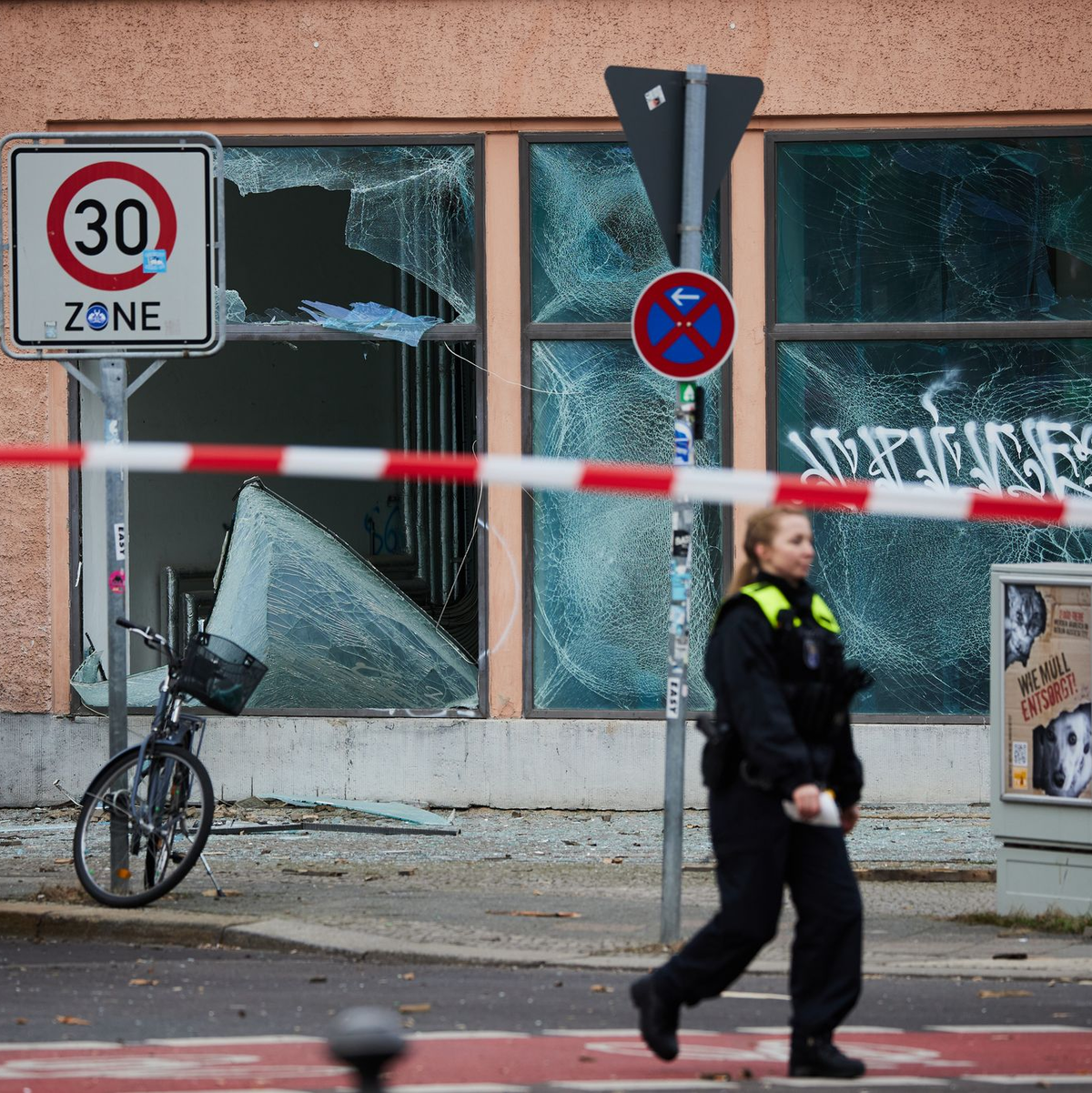 In Berlin-Schöneberg gab es schwere Schäden - mutmaßlich durch die Explosion einer Kugelbombe. (Archivbild) - Foto: Jörg Carstensen/dpa