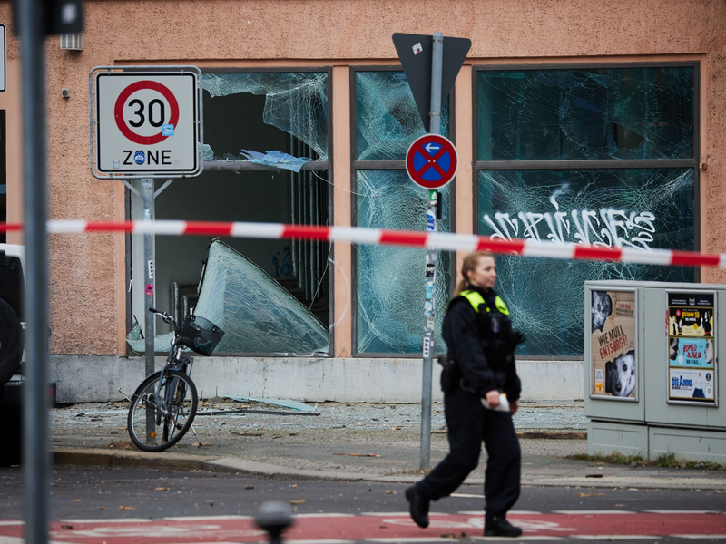 Der Einsatz von Kugelbomben verursachte Schäden und besorgt viele Menschen. - Foto: Jörg Carstensen/dpa