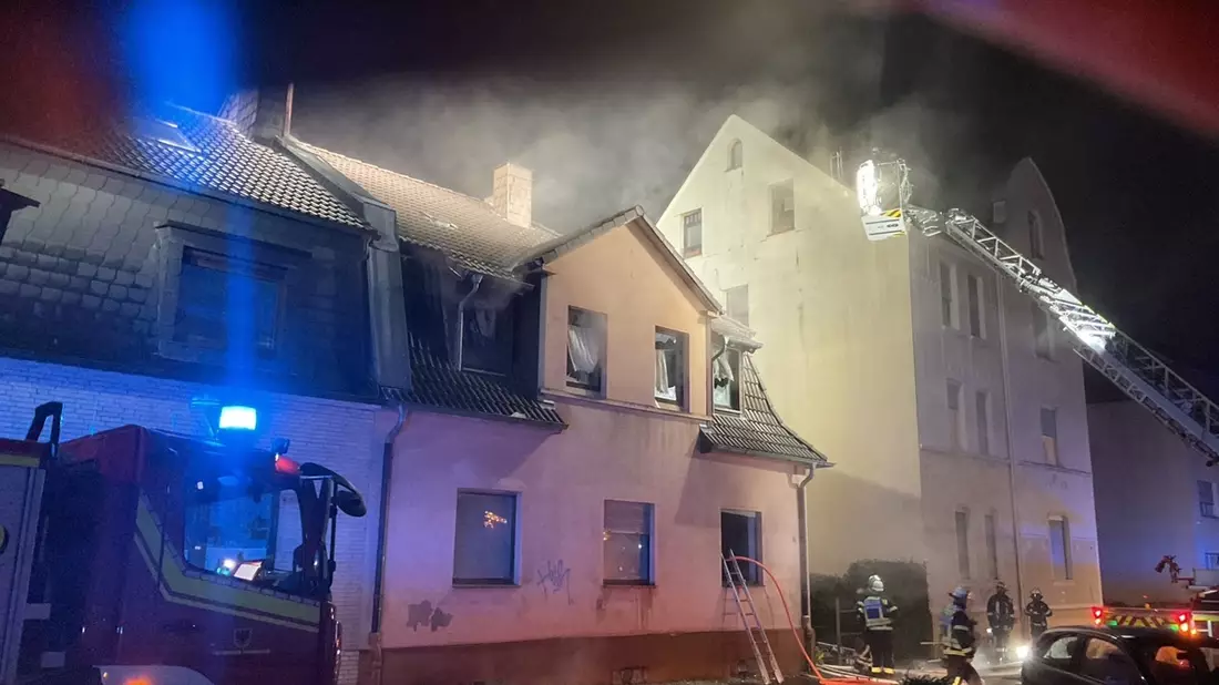 FW-DO: Kellerbrand breitete sich auf Erdgeschoss aus - Bild: presseportal.de