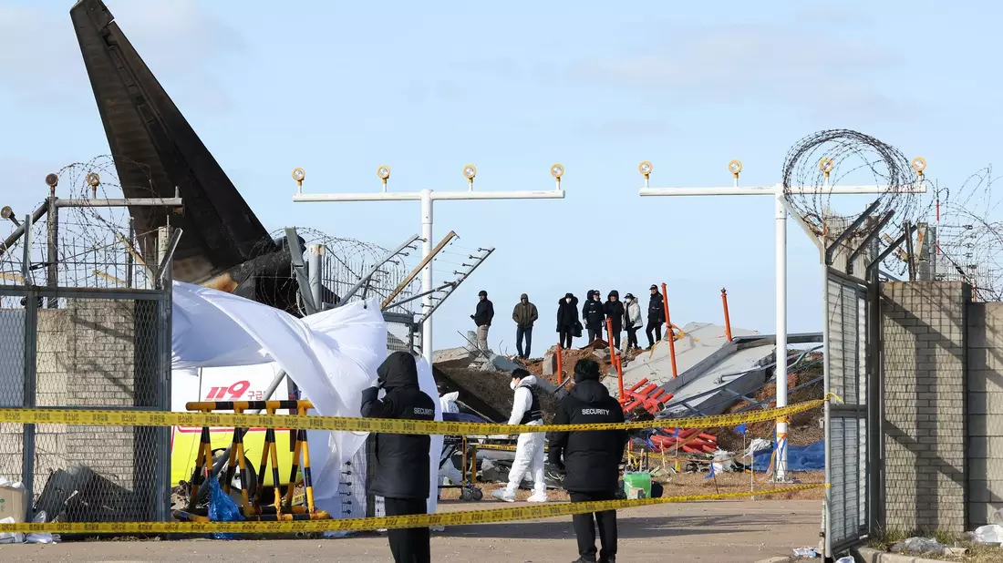 Die Polizei durchsuchte den Flughafen und das Büro der betroffenen Airline. - Bild: Uncredited/YONHAP/AP/dpa