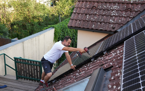 PV-Anlage im Winter: Experte verrät, was bei Schnee auf den PV-Modulen zu tun ist - Foto: presseportal.de