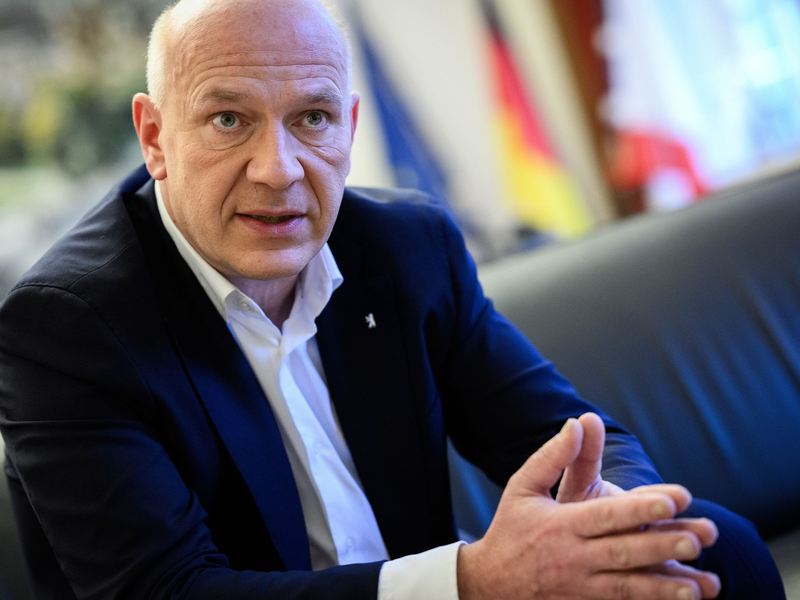 Bürgermeister Kai Wegner richtet nach Silvesternacht Appell an den Bund. (Archivbild) - Foto: Bernd von Jutrczenka/dpa