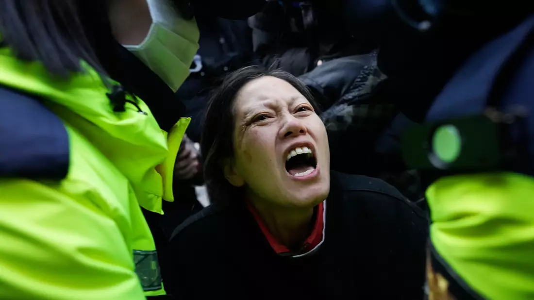 Die Proteste stehen im Zusammenhang mit dem Amtsenthebungsverfahren gegen Yoon Suk Yeol.  - Bild: Ahn Young-joon/AP/dpa