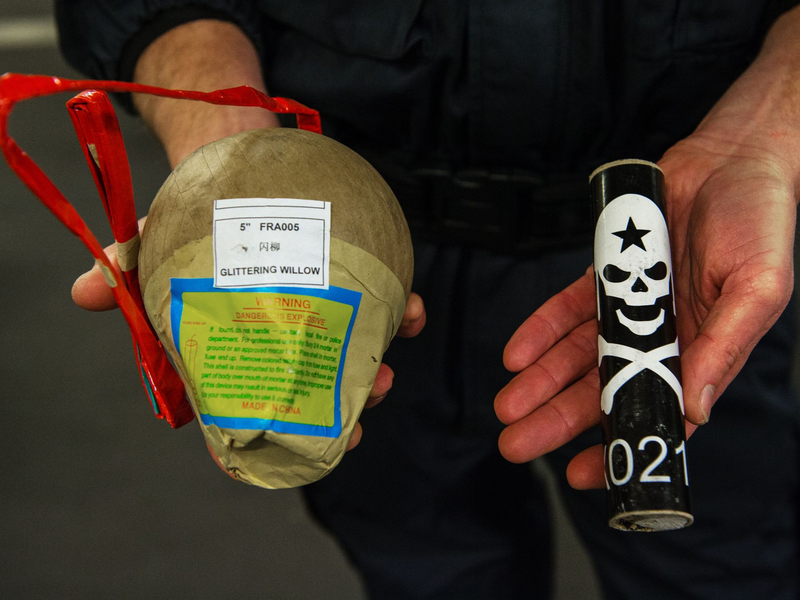 Illegale Feuerwerkskörper werden oft im Ausland gekauft. (Archivbild) - Foto: Andreas Arnold/dpa