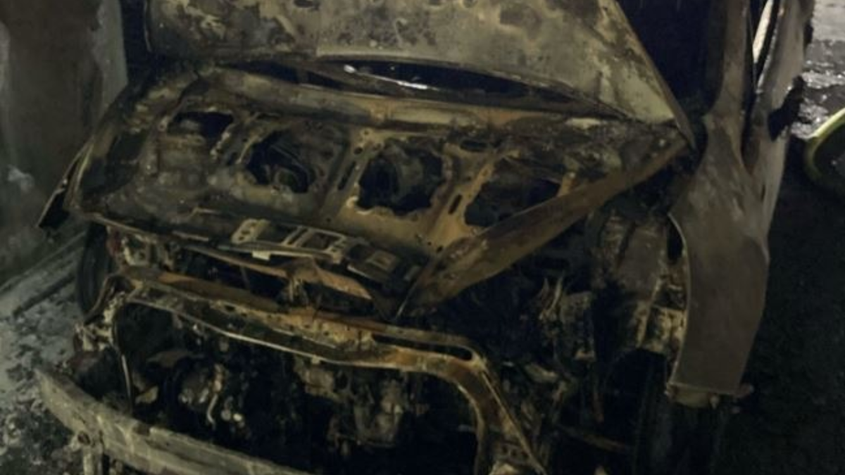 POL-NE: Mülltonnen, Carport und Auto geraten in Brand - Foto: presseportal.de