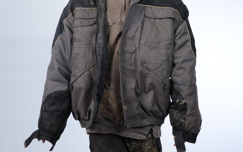 POL-HSK: Toter unter Autobahnbrücke: Polizei bittet mit Fotos um Hinweise zur Identität des Mannes / Gemeinsame Presseinformation der Staatsanwaltschaft Arnsberg und des Polizeipräsidiums Dortmund - Foto: presseportal.de