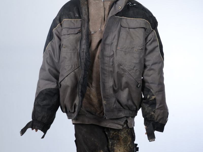 POL-HSK: Toter unter Autobahnbrücke: Polizei bittet mit Fotos um Hinweise zur Identität des Mannes / Gemeinsame Presseinformation der Staatsanwaltschaft Arnsberg und des Polizeipräsidiums Dortmund - Foto: presseportal.de