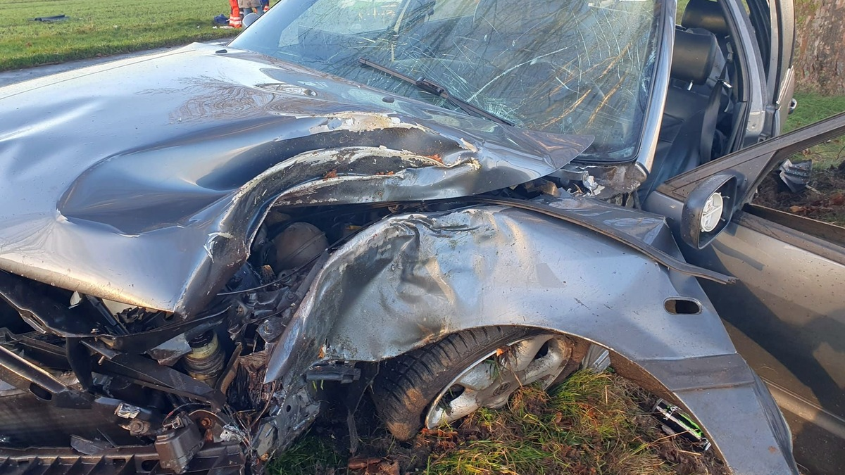 POL-STD: 31-jähriger Autofahrer bei Unfall in der Gemarkung Hollenbeck schwer verletzt, Polizei Harsefeld sucht wichtigen Unfallzeugen - Foto: presseportal.de