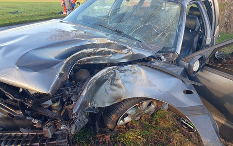 POL-STD: 31-jähriger Autofahrer bei Unfall in der Gemarkung Hollenbeck schwer verletzt, Polizei Harsefeld sucht wichtigen Unfallzeugen - Foto: presseportal.de