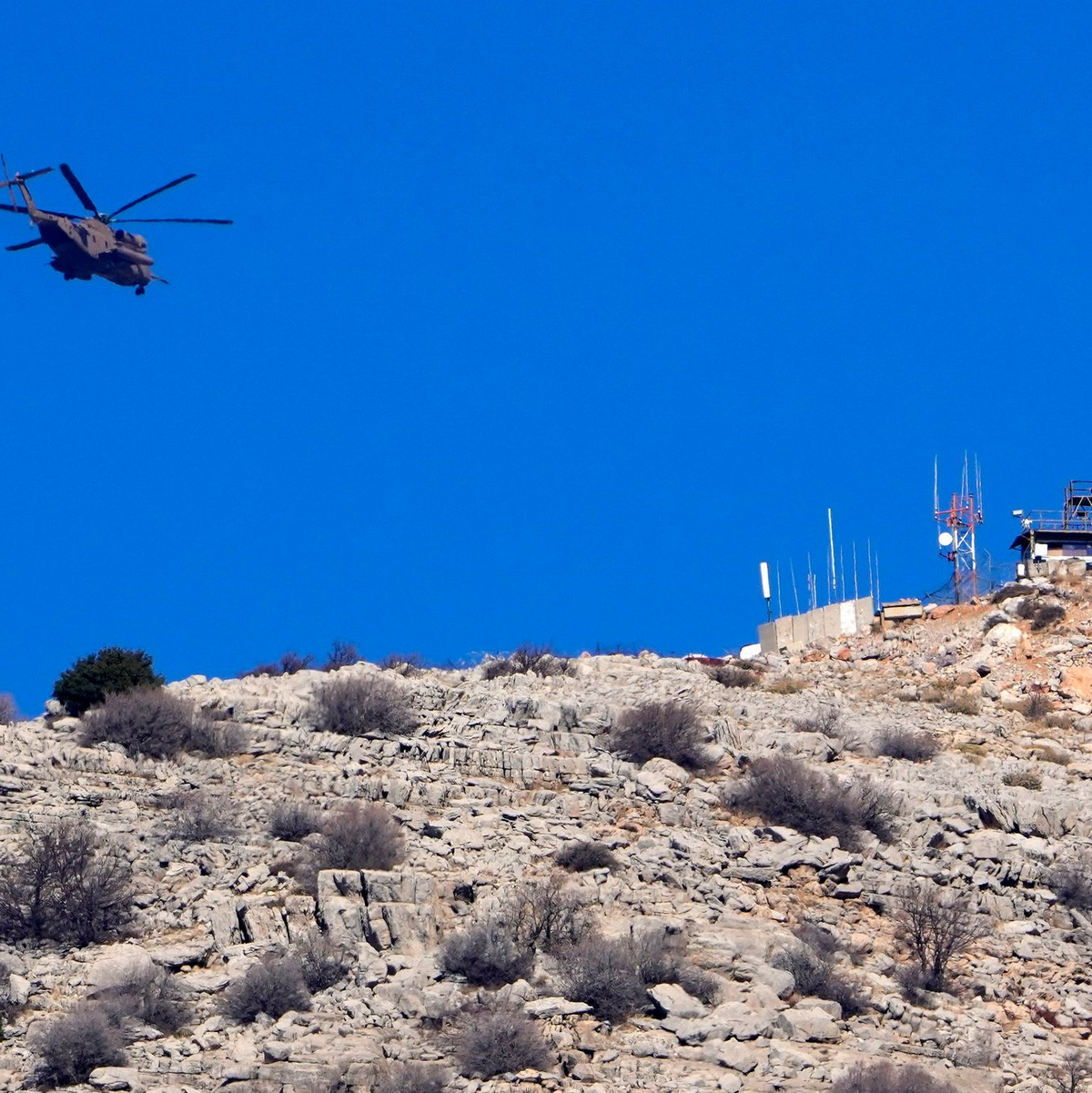 Ein israelisches Kommando-Unternehmen ist nach Armee-Angaben im September mit Hubschraubern tief in syrisches Territorium geflogen, um eine iranische Raketenfabrik zu zerstören. - Foto: Matias Delacroix/AP/dpa