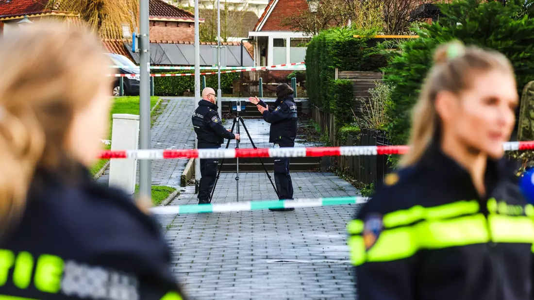 Für Hinweise zur Ergreifung des Todesschützen von Rotterdam haben die Behörden eine Belohnung von 30.000 Euro ausgesetzt. - Bild: JEFFREY GROENEWEG/ANP/dpa