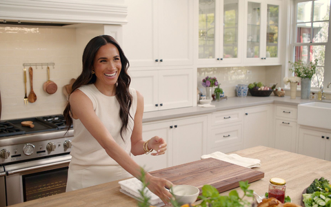 Herzogin Meghan gibt in einer neuen Serie Lifestyle-Tipps. - Foto: Netflix/PA Media/dpa