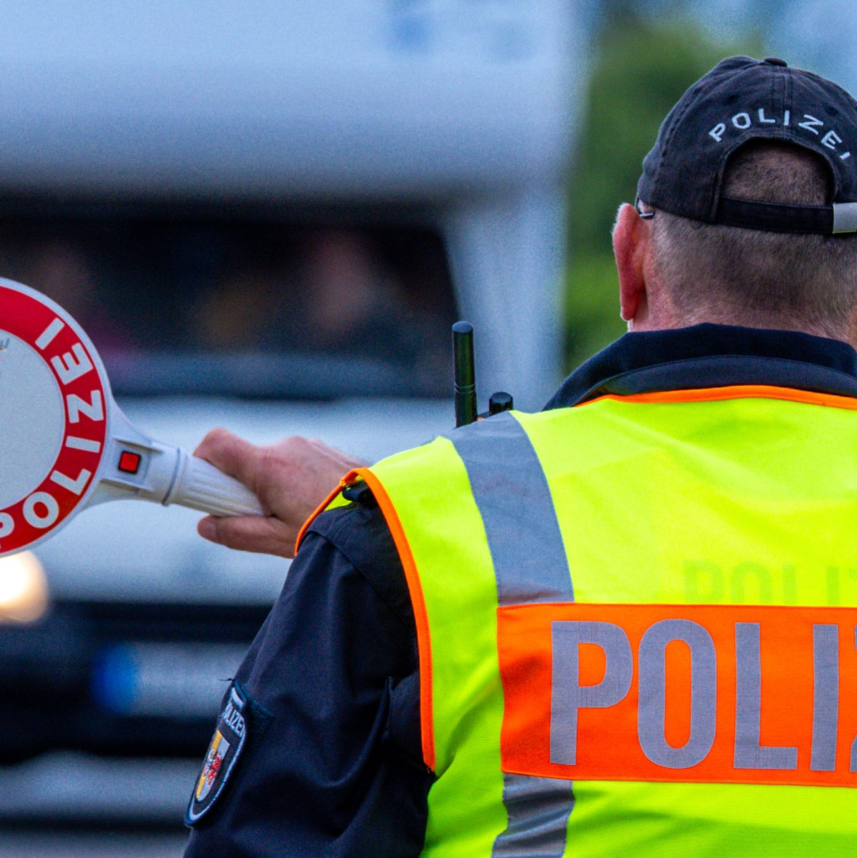 Hart aber gerecht: Punkte in Flensburg sollen für mehr Sicherheit im Straßenverkehr sorgen. (Archivbild) - Foto: Jens Büttner/dpa