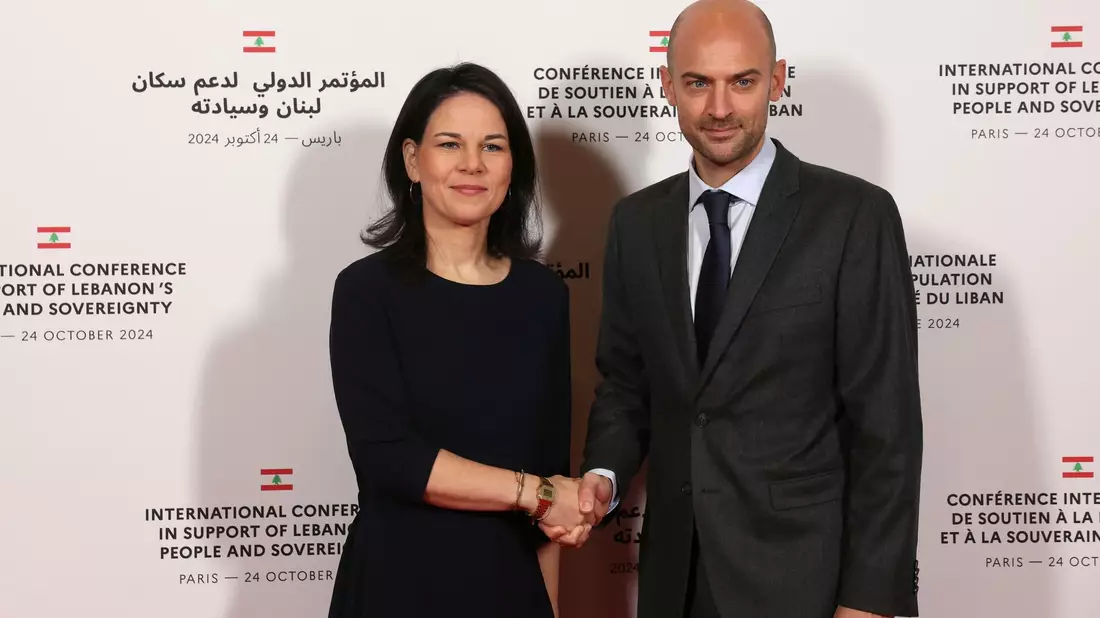 Vier Wochen nach dem Umsturz in Syrien wollen die deutsche Außenministerin und ihr französischer Kollege mit ihrem Besuch ein Zeichen setzen. - Bild: Alain Jocard/AFP Pool via AP/dpa