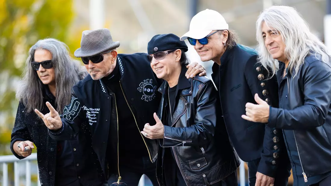 Mikkey Dee, hier rechts im Bild, mit den Scorpions. - Bild: Moritz Frankenberg/dpa