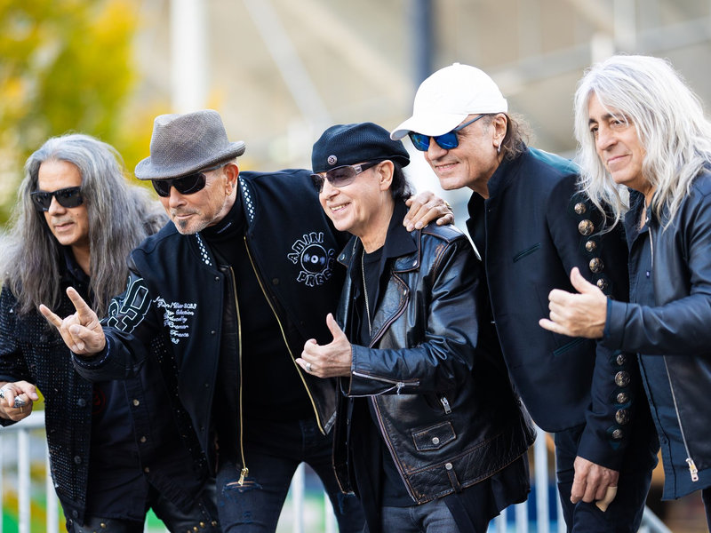 Mikkey Dee, hier rechts im Bild, mit den Scorpions. - Foto: Moritz Frankenberg/dpa
