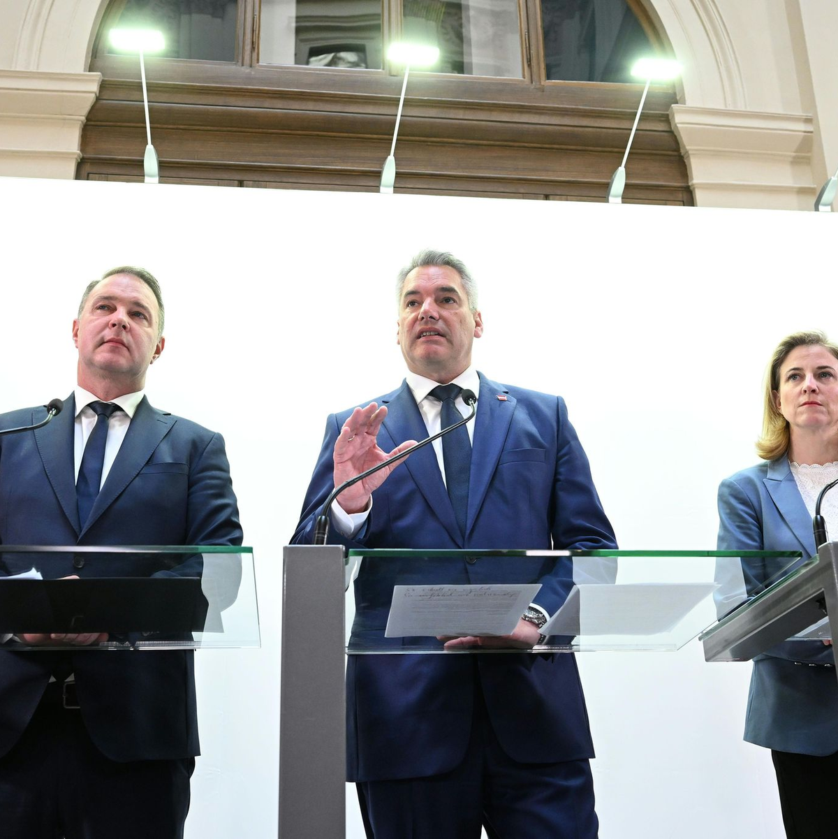 Die drei Parteichefs in Österreich wollten erstmals eine Koalition bilden. (Archivbild) - Foto: Helmut Fohringer/APA/dpa